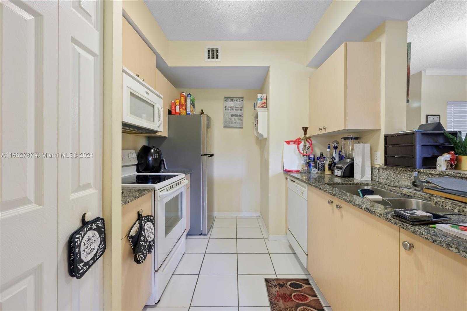 Small Image of 2412 CENTERGATE DR #103, Miramar Number 9