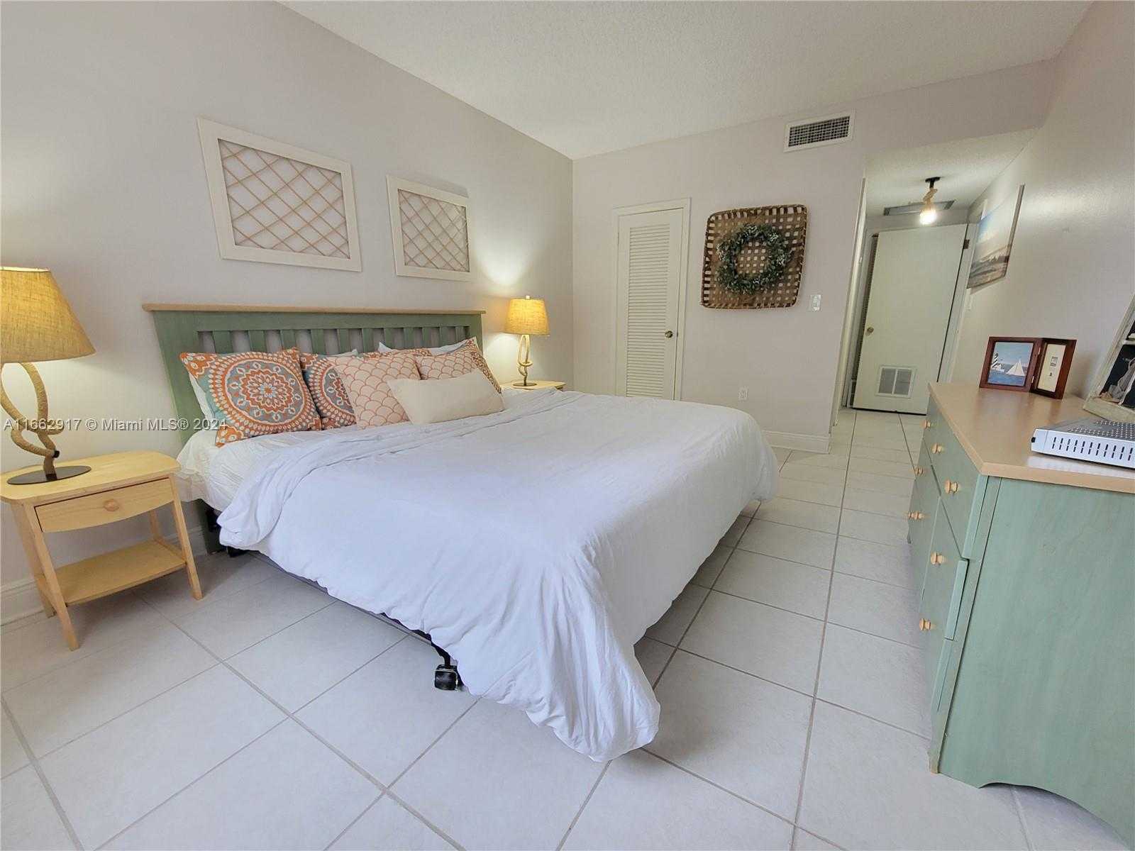 Small Image of 1980 SOUTH OCEAN DR #2C, Hallandale Beach Number 12
