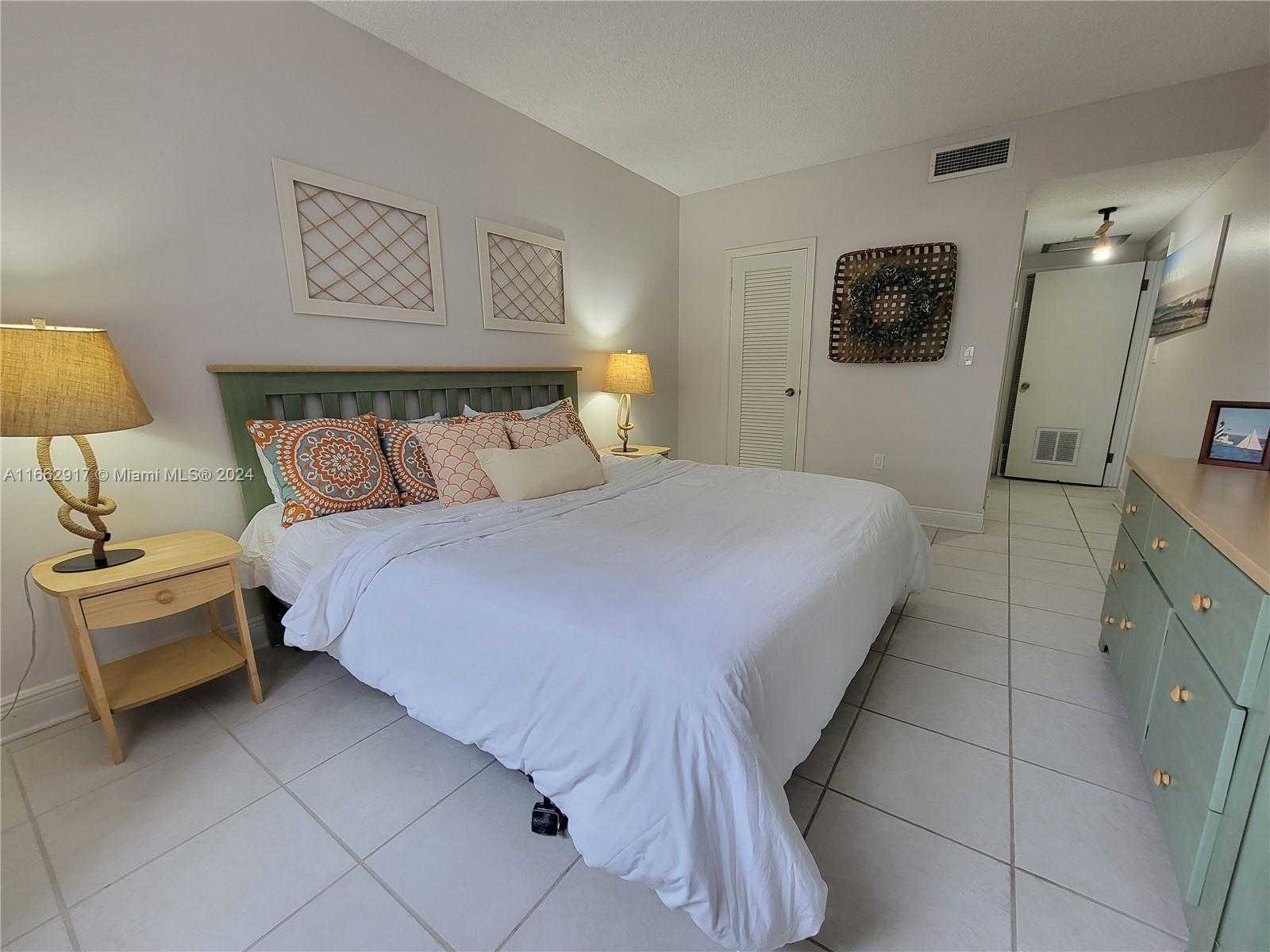Small Image of 1980 SOUTH OCEAN DR #2C, Hallandale Beach Number 13