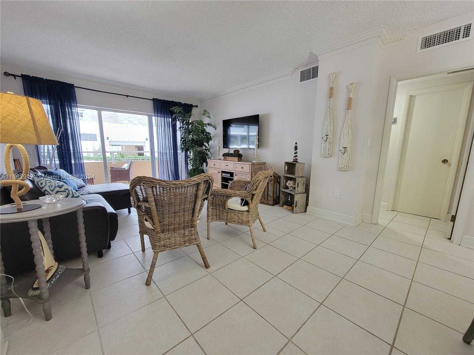 Small Image of 1980 SOUTH OCEAN DR #2C, Hallandale Beach Number 4