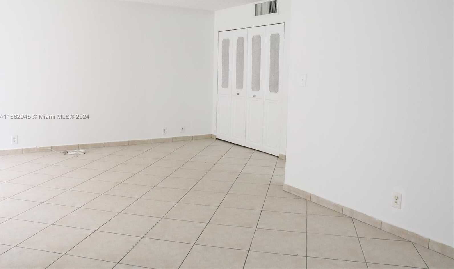 Small Image of 16919 NORTH BAY RD #118, Sunny Isles Beach Number 3