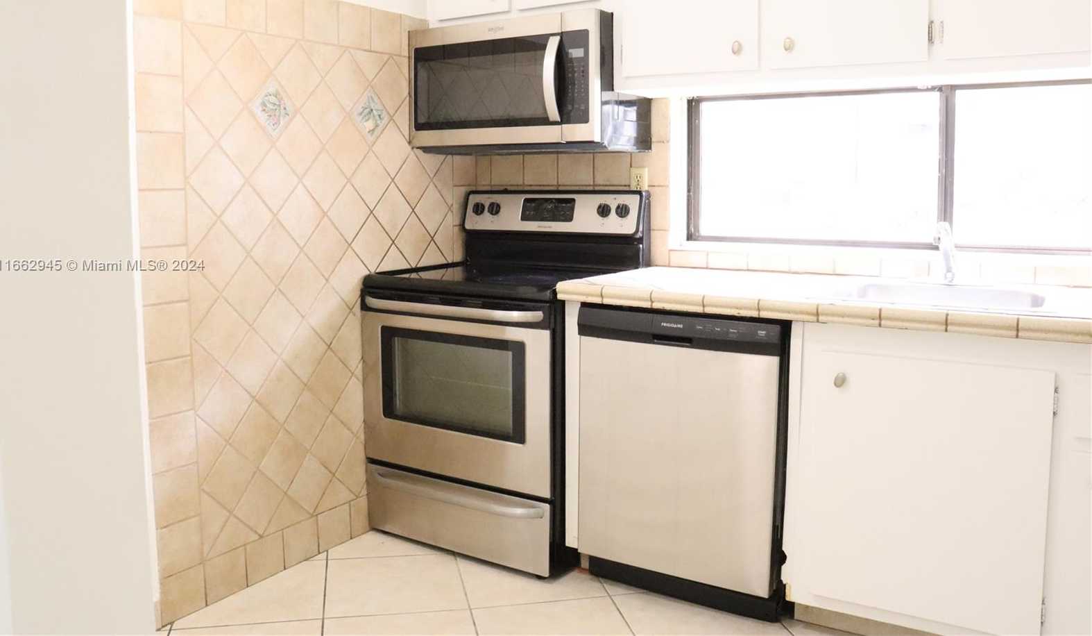 Small Image of 16919 NORTH BAY RD #118, Sunny Isles Beach Number 5