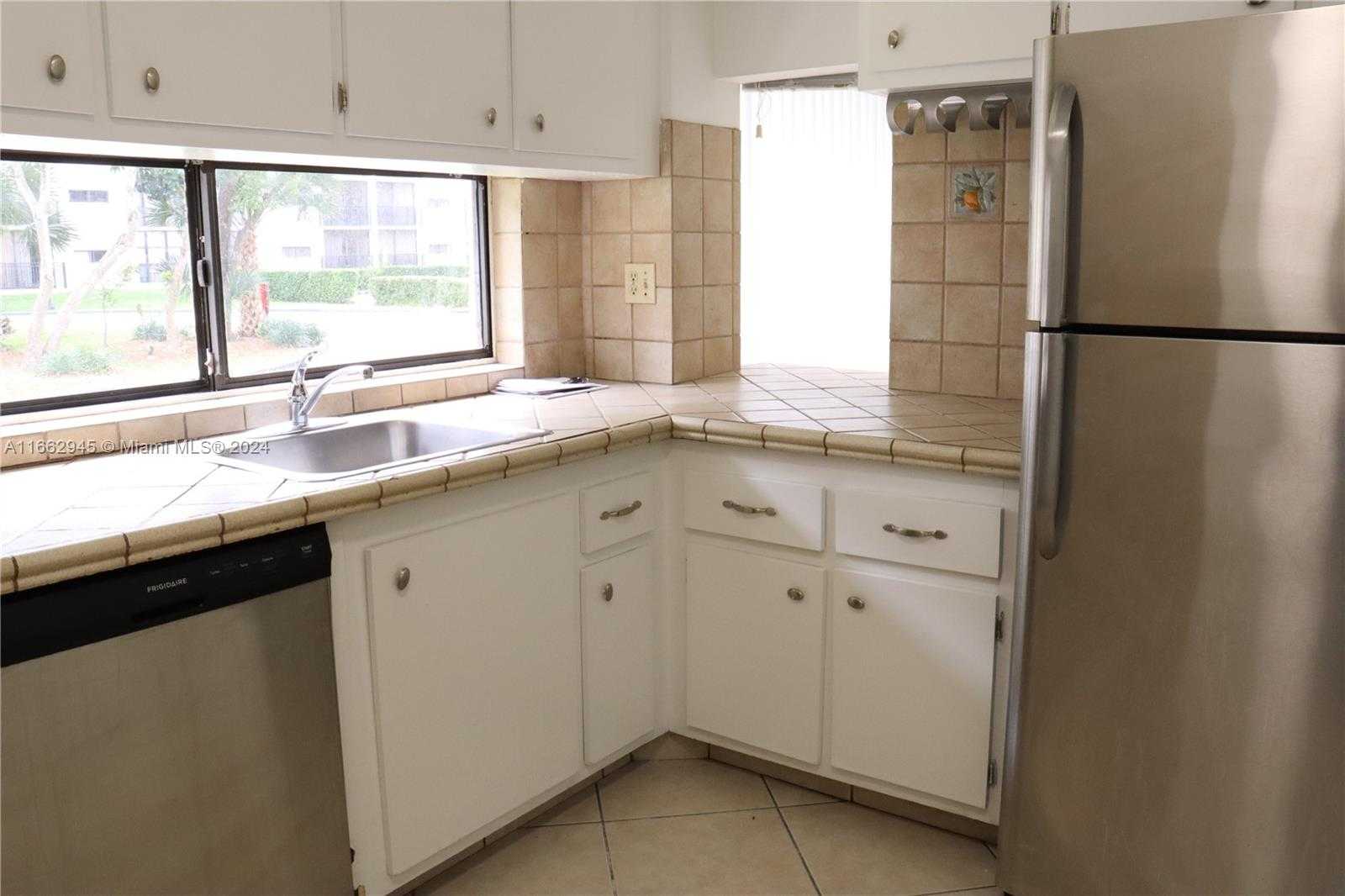 Small Image of 16919 NORTH BAY RD #118, Sunny Isles Beach Number 6