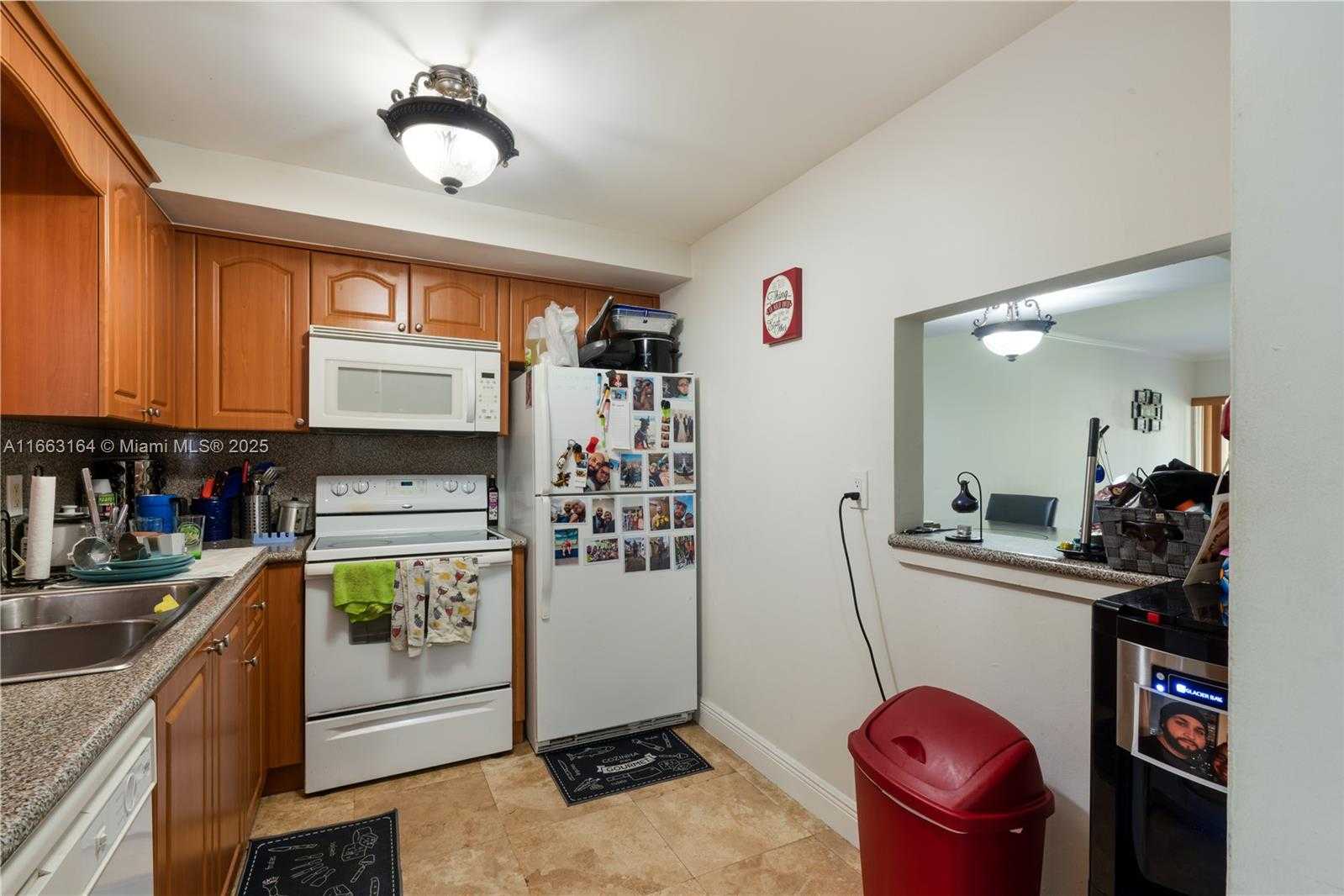 Small Image of 9371 FONTAINEBLEAU BLVD #I204, Miami Number 10