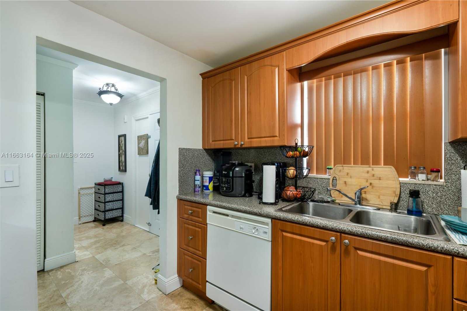Small Image of 9371 FONTAINEBLEAU BLVD #I204, Miami Number 11