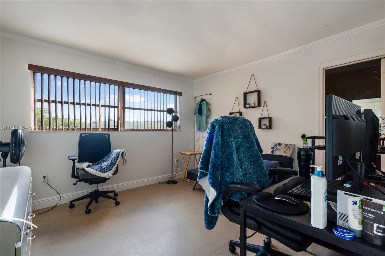 Small Image of 9371 FONTAINEBLEAU BLVD #I204, Miami Number 18