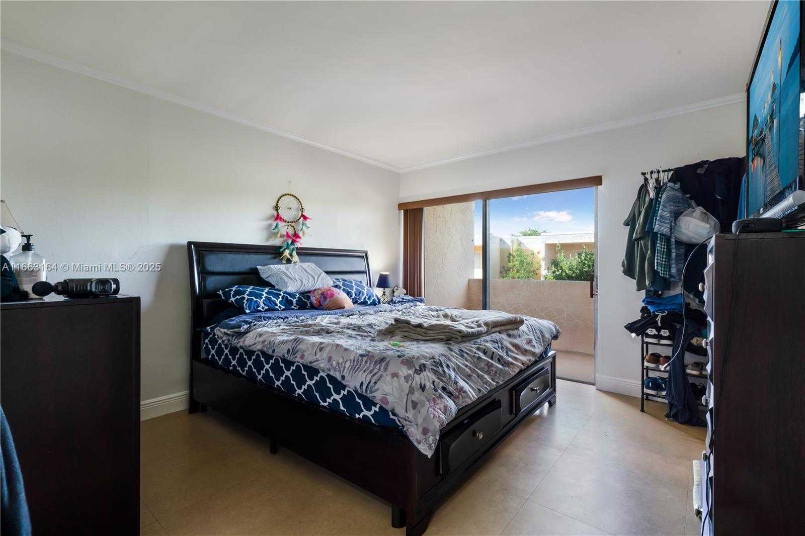 Small Image of 9371 FONTAINEBLEAU BLVD #I204, Miami Number 19