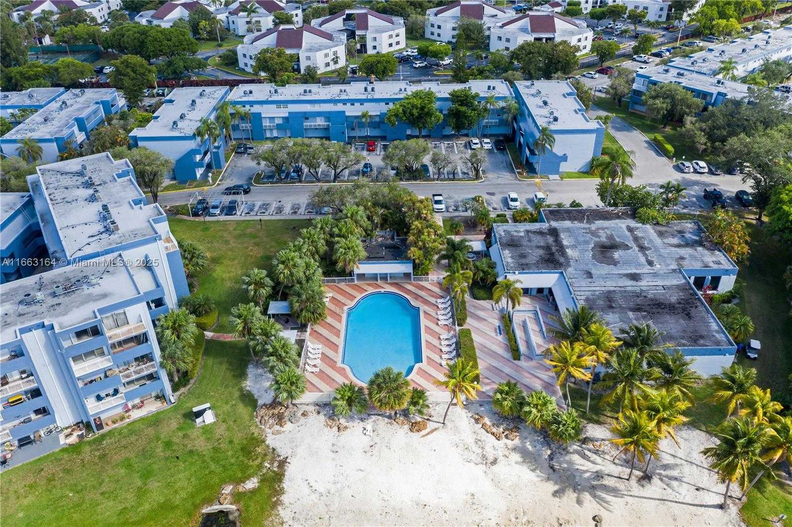 Small Image of 9371 FONTAINEBLEAU BLVD #I204, Miami Number 25