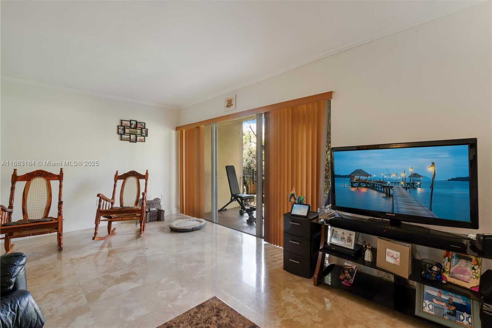 Small Image of 9371 FONTAINEBLEAU BLVD #I204, Miami Number 4