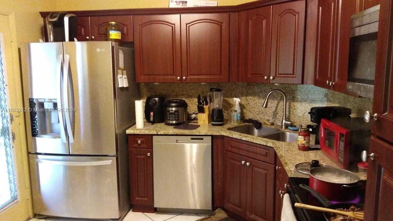 Small Image of 3300 SPANISH MOSS TER #301, Lauderhill Number 2