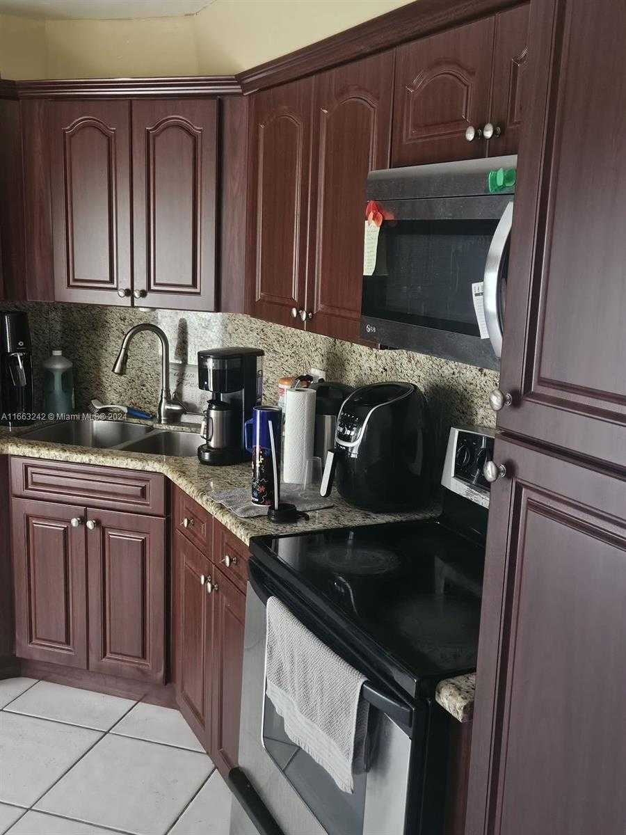 Small Image of 3300 SPANISH MOSS TER #301, Lauderhill Number 3