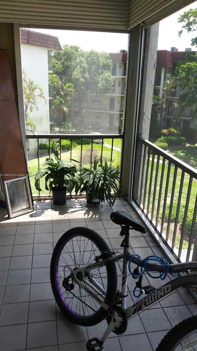 Small Image of 3300 SPANISH MOSS TER #301, Lauderhill Number 32