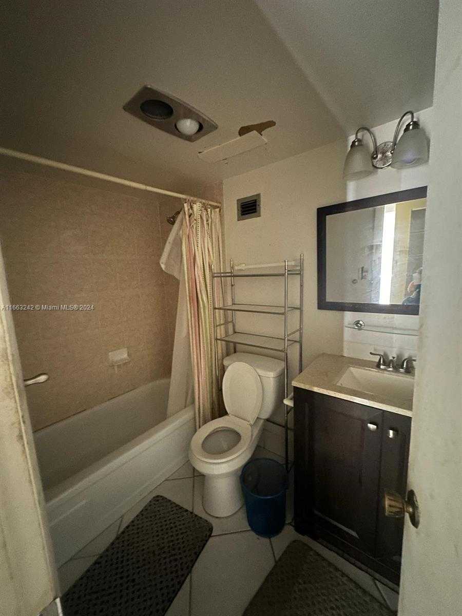 Small Image of 3300 SPANISH MOSS TER #301, Lauderhill Number 34