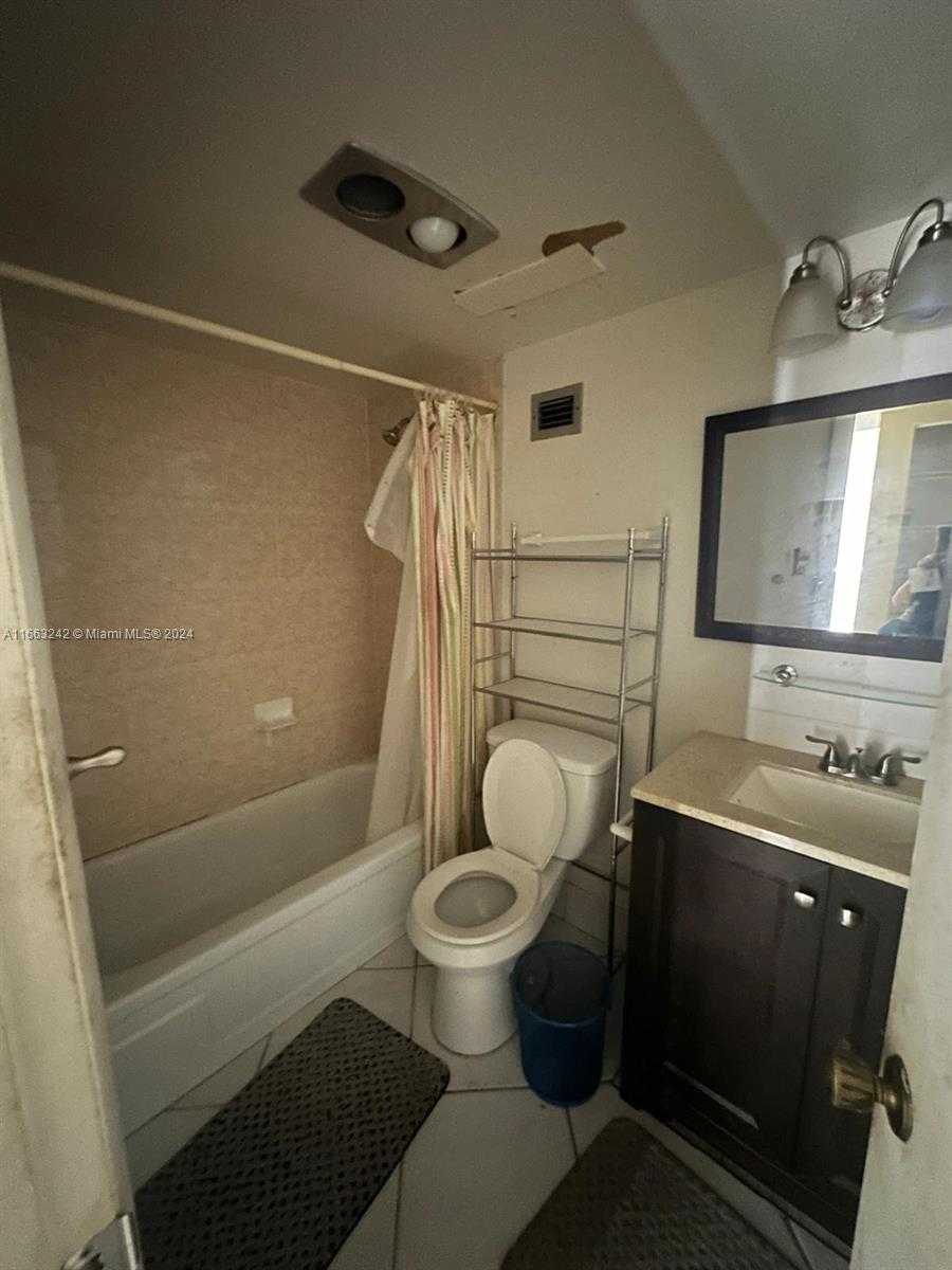 Small Image of 3300 SPANISH MOSS TER #301, Lauderhill Number 36