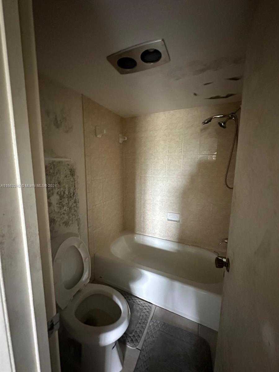 Small Image of 3300 SPANISH MOSS TER #301, Lauderhill Number 43