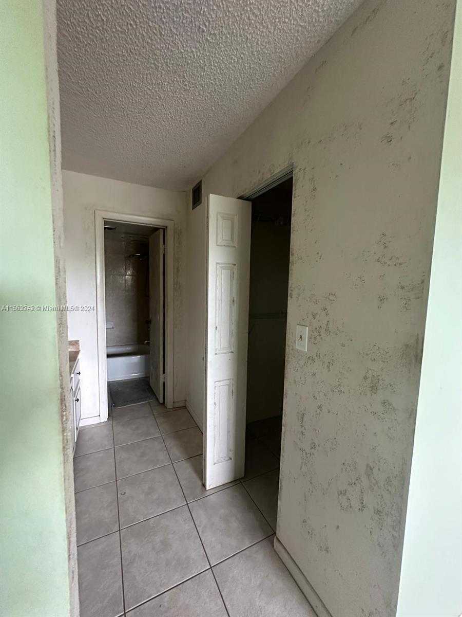Small Image of 3300 SPANISH MOSS TER #301, Lauderhill Number 45