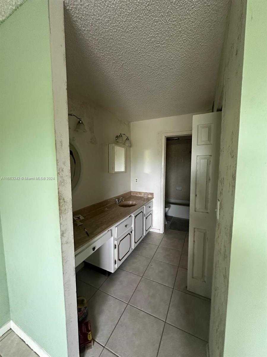 Small Image of 3300 SPANISH MOSS TER #301, Lauderhill Number 46