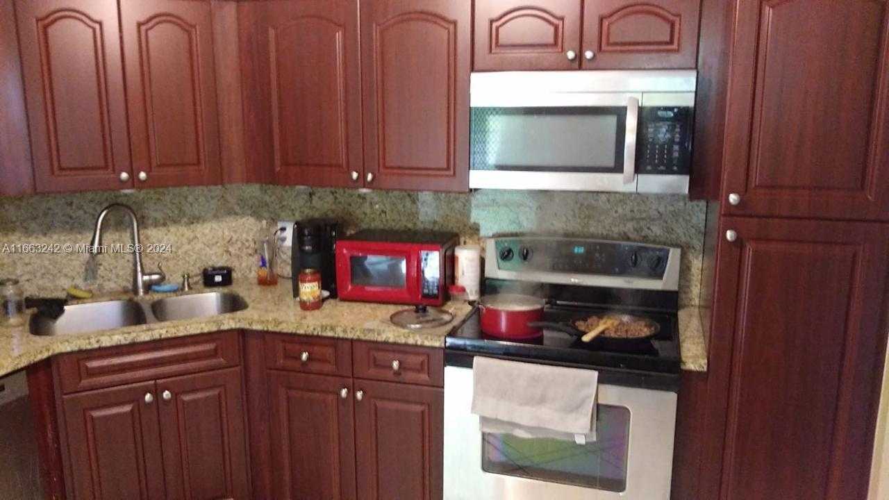 Small Image of 3300 SPANISH MOSS TER #301, Lauderhill Number 6