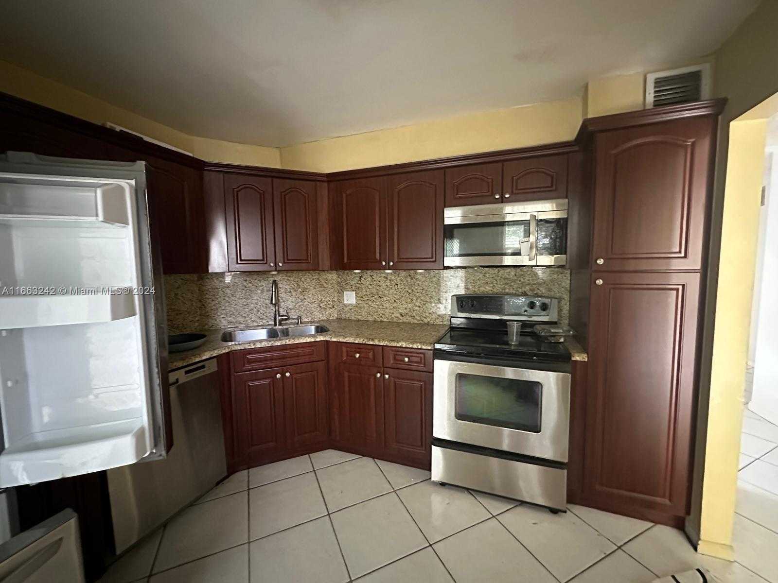 Small Image of 3300 SPANISH MOSS TER #301, Lauderhill Number 60