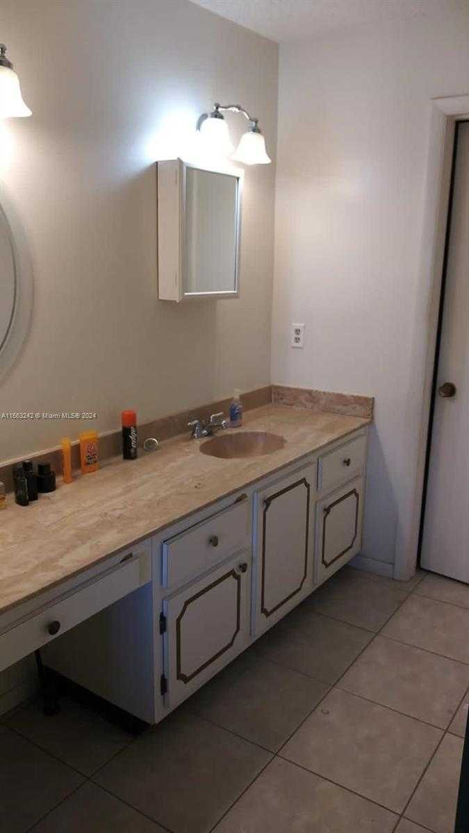 Small Image of 3300 SPANISH MOSS TER #301, Lauderhill Number 9