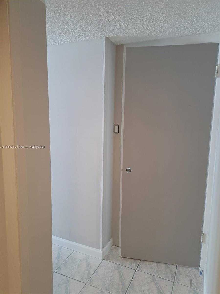 Small Image of 18061 BISCAYNE BLVD #702, Aventura Number 10