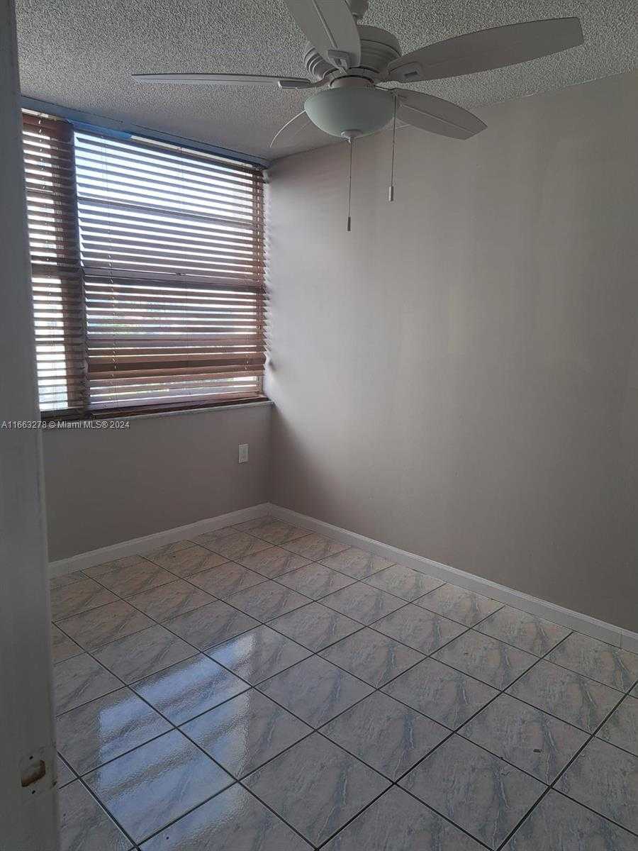 Small Image of 18061 BISCAYNE BLVD #702, Aventura Number 15