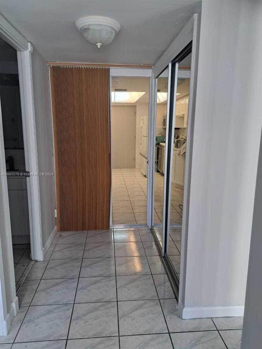 Small Image of 18061 BISCAYNE BLVD #702, Aventura Number 16