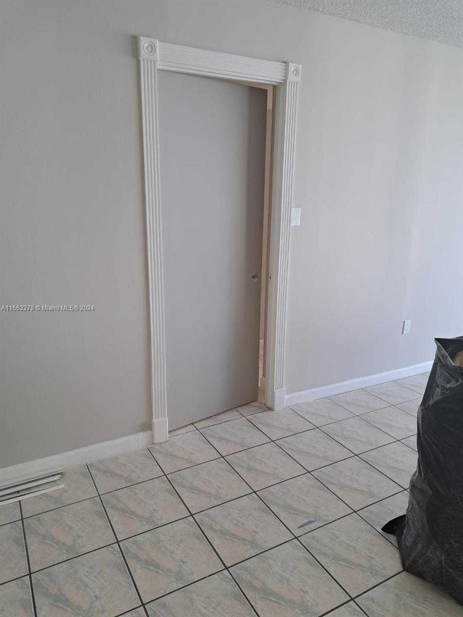 Small Image of 18061 BISCAYNE BLVD #702, Aventura Number 2