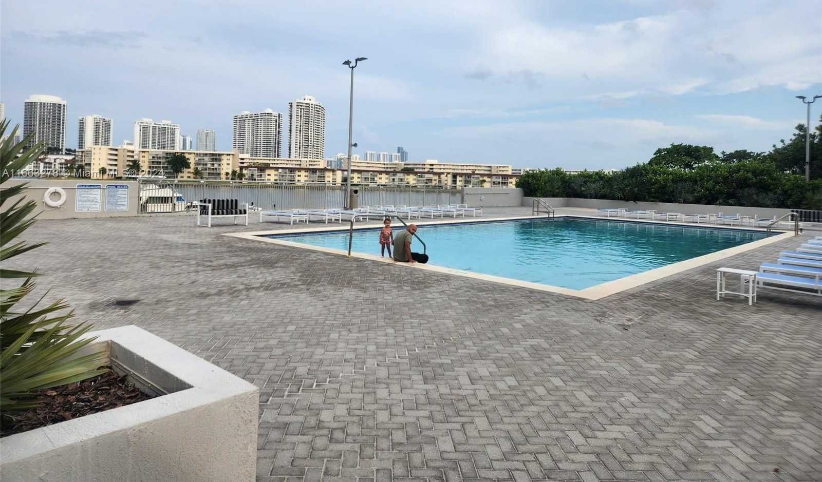 Small Image of 18061 BISCAYNE BLVD #702, Aventura Number 26