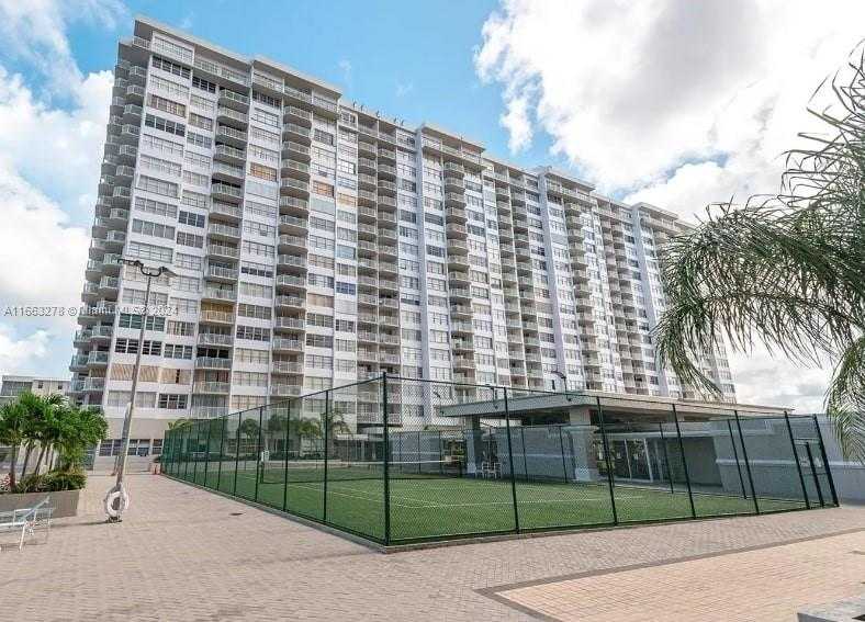 Small Image of 18061 BISCAYNE BLVD #702, Aventura Number 38