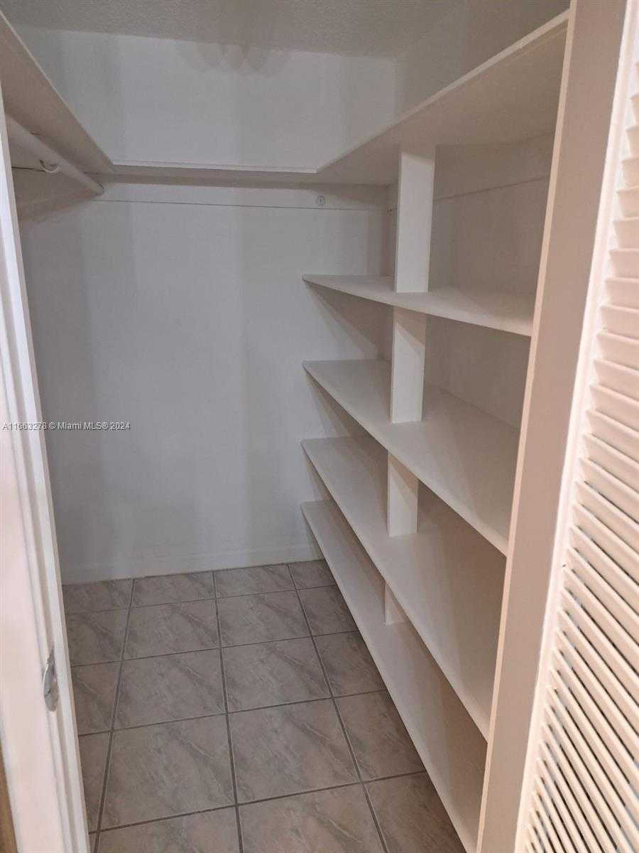 Small Image of 18061 BISCAYNE BLVD #702, Aventura Number 4