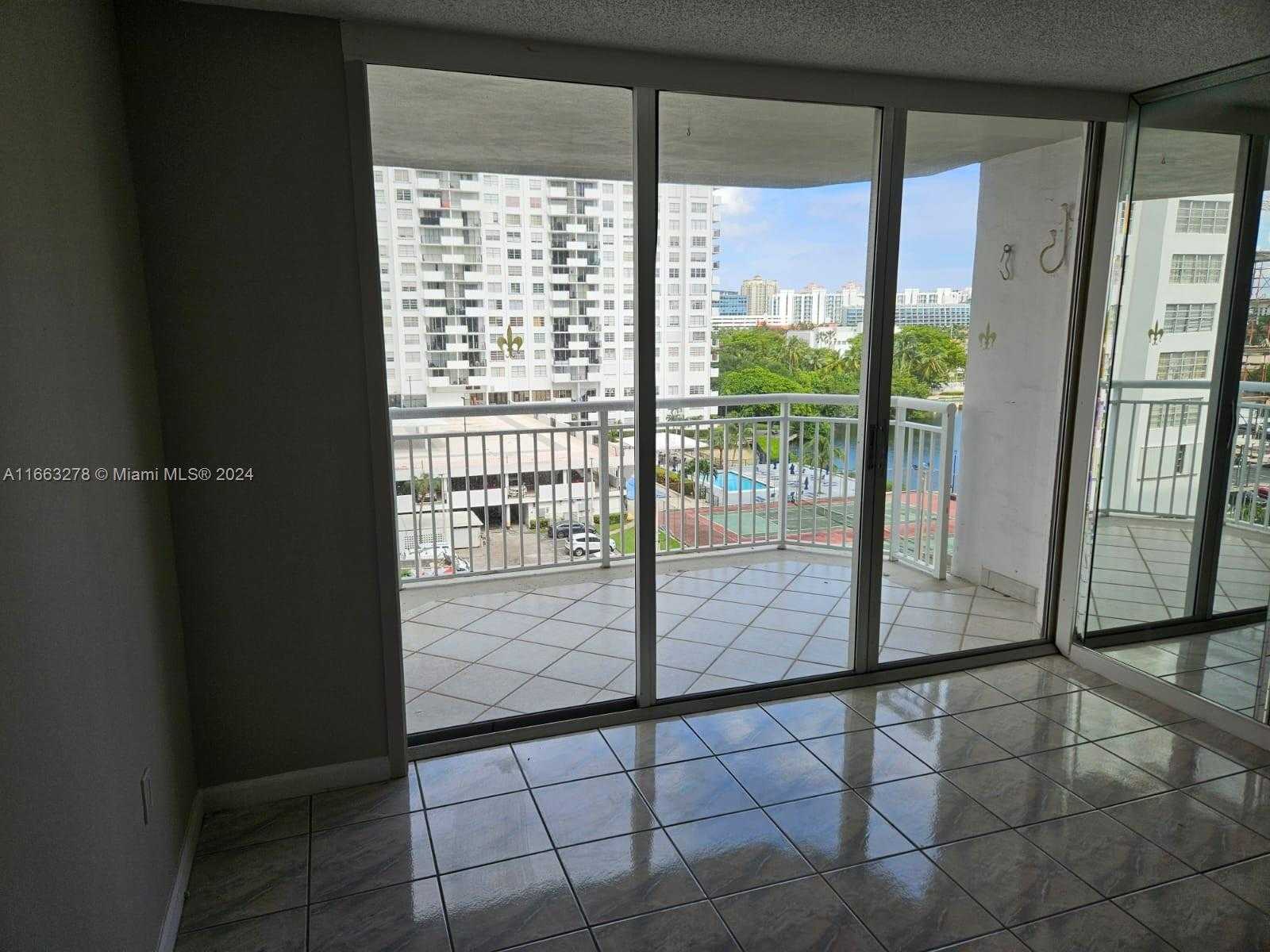 Small Image of 18061 BISCAYNE BLVD #702, Aventura Number 43