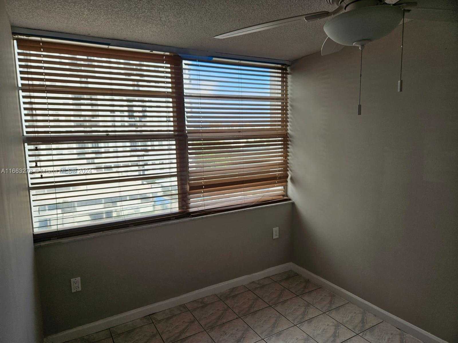 Small Image of 18061 BISCAYNE BLVD #702, Aventura Number 47