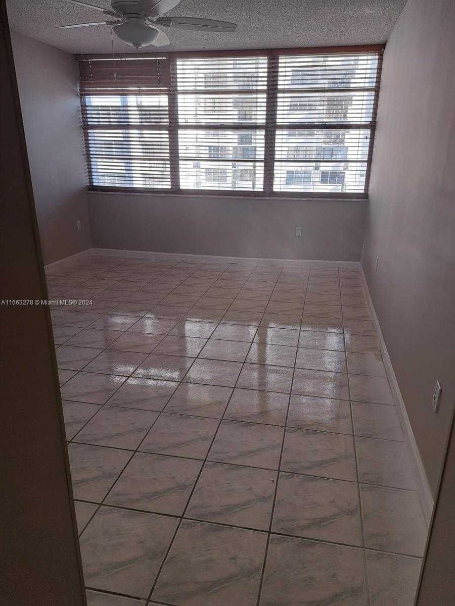 Small Image of 18061 BISCAYNE BLVD #702, Aventura Number 8