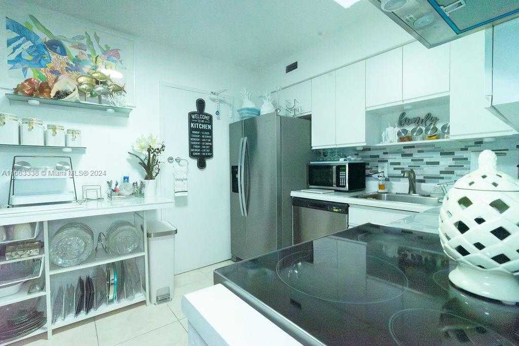 Small Image of 5151 COLLINS AVE #925, Miami Beach Number 26