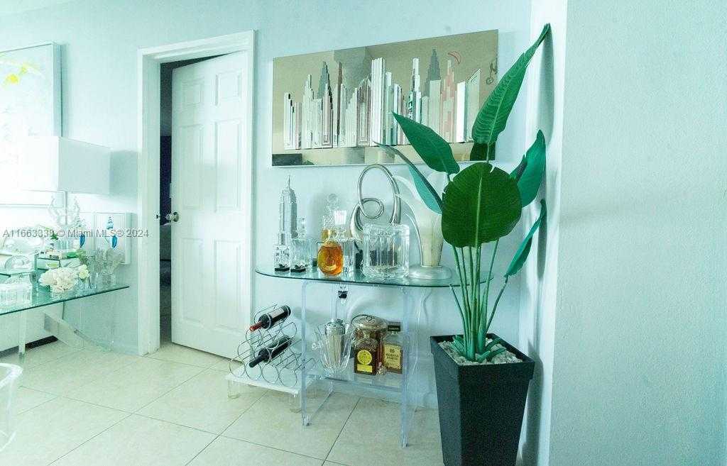 Small Image of 5151 COLLINS AVE #925, Miami Beach Number 27