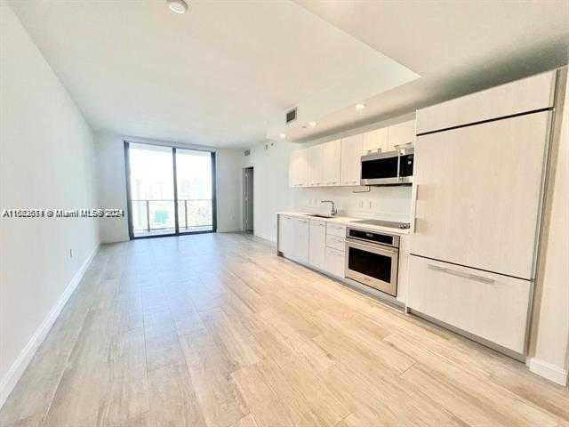 Small Image of 45 SOUTH WEST 9TH ST #3009, Miami Number 5
