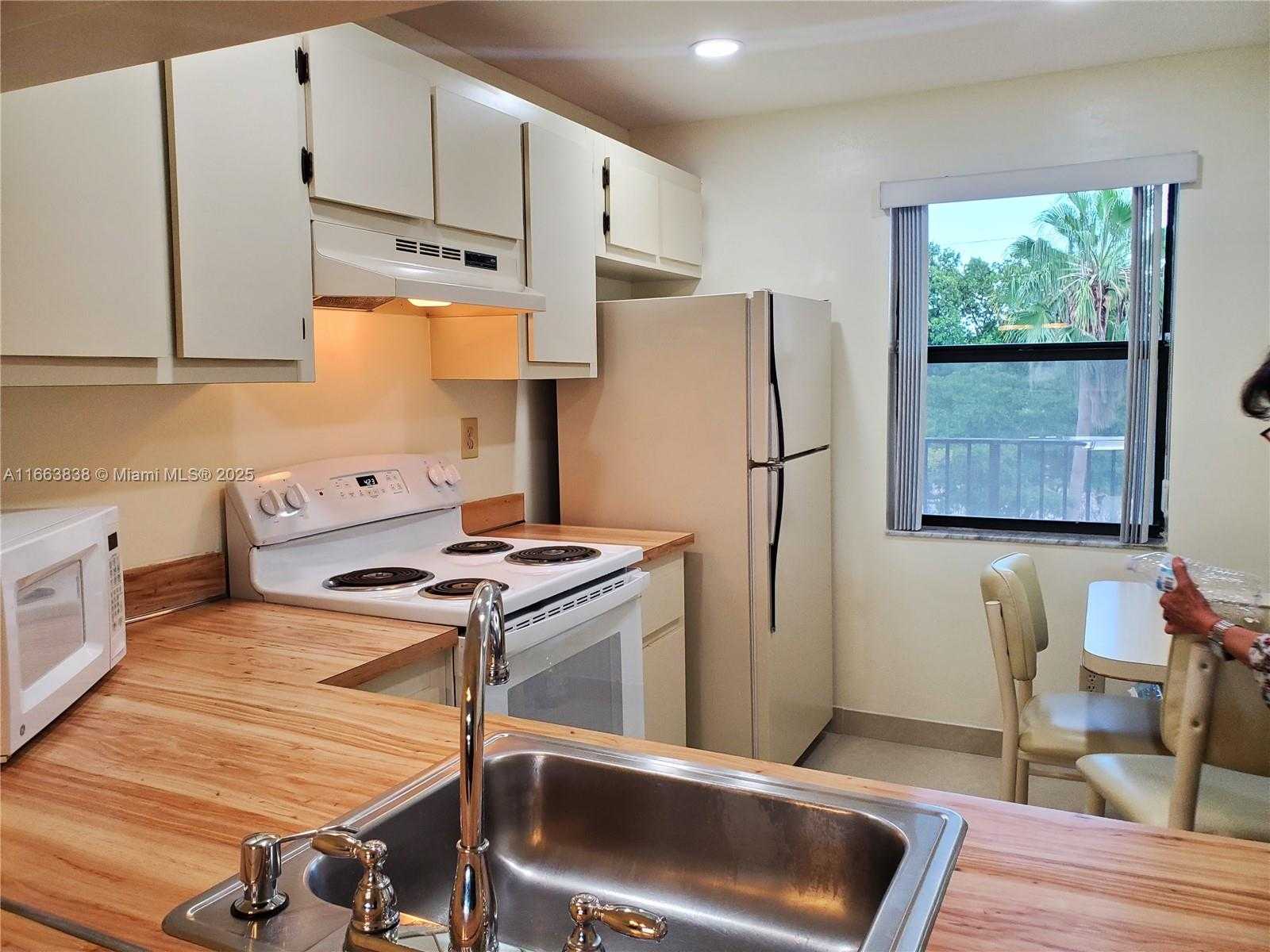 Small Image of 2941 NORTH NOB HILL RD #301, Sunrise Number 10