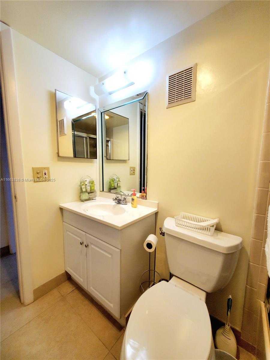 Small Image of 2941 NORTH NOB HILL RD #301, Sunrise Number 27