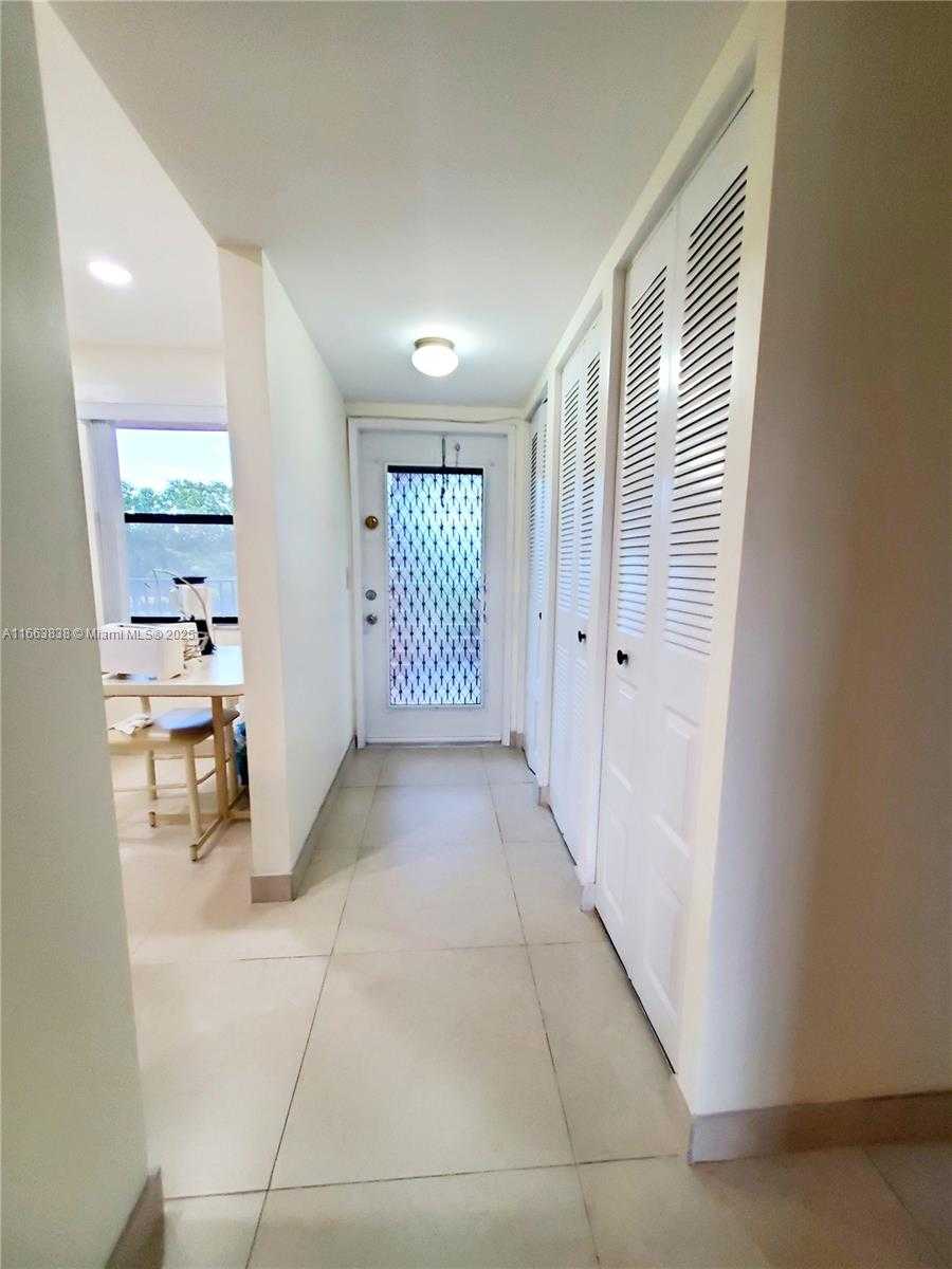 Small Image of 2941 NORTH NOB HILL RD #301, Sunrise Number 3
