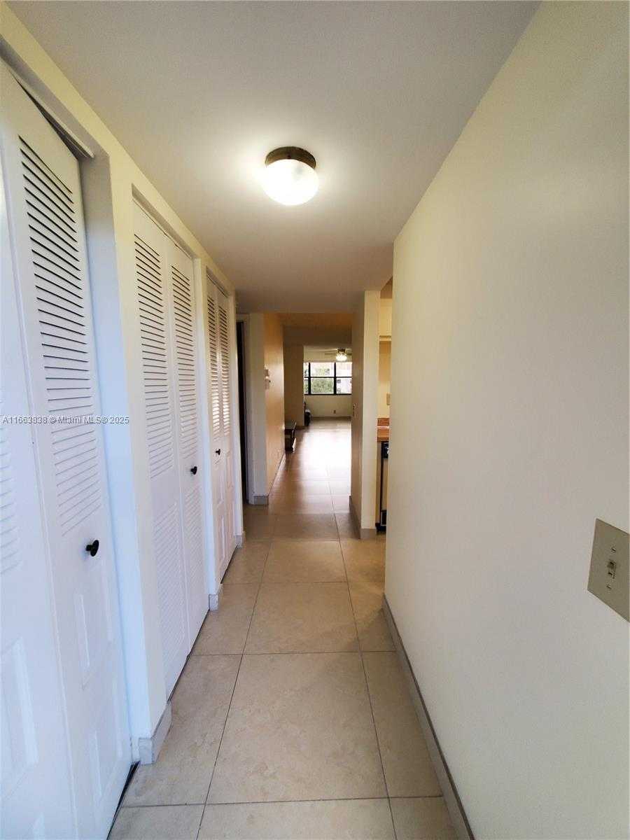 Small Image of 2941 NORTH NOB HILL RD #301, Sunrise Number 4