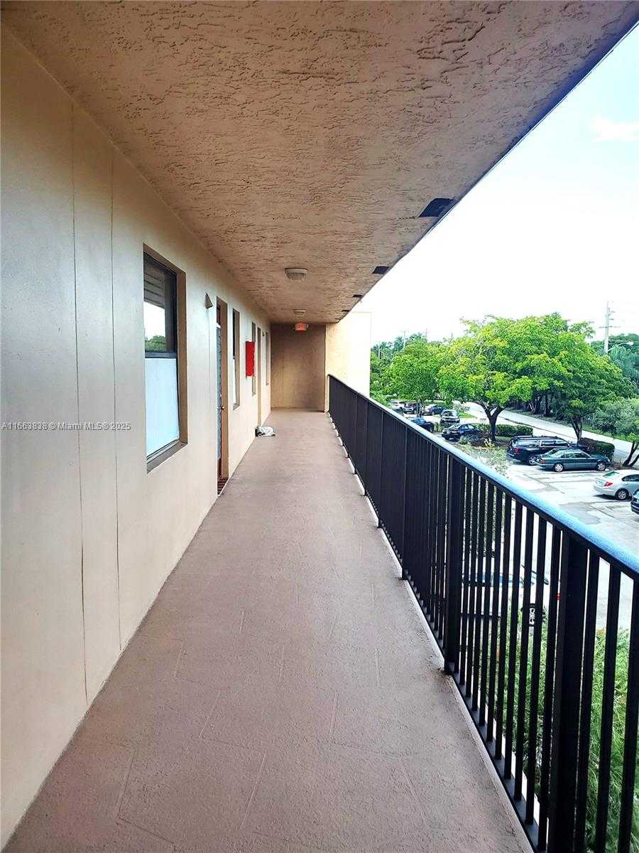 Small Image of 2941 NORTH NOB HILL RD #301, Sunrise Number 40