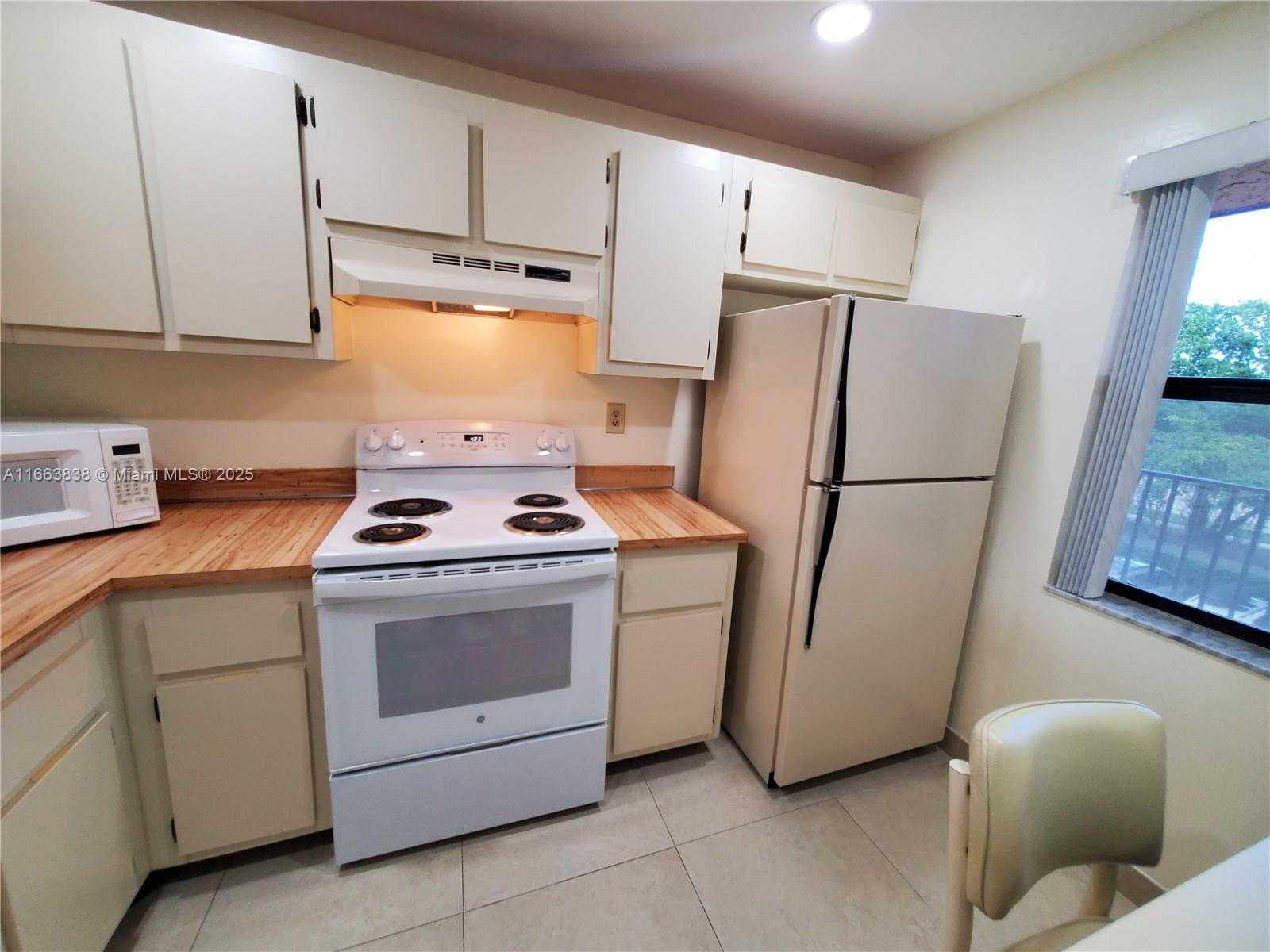 Small Image of 2941 NORTH NOB HILL RD #301, Sunrise Number 6