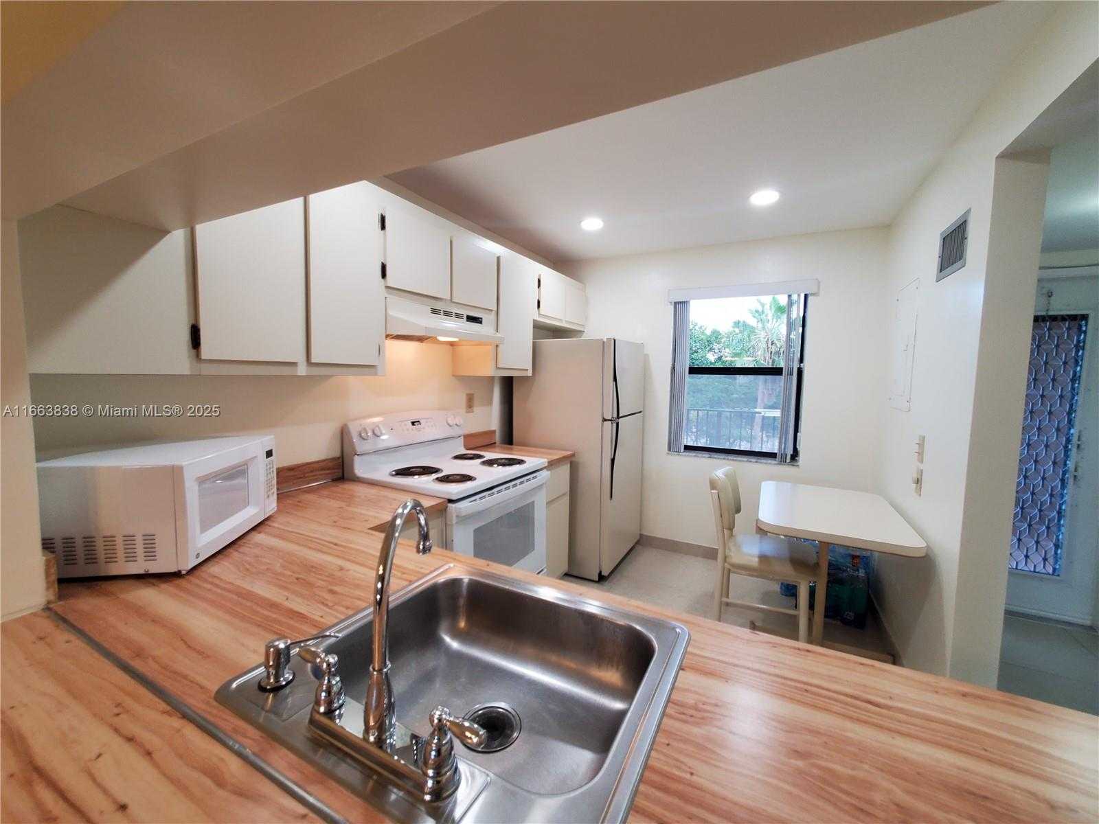 Small Image of 2941 NORTH NOB HILL RD #301, Sunrise Number 7