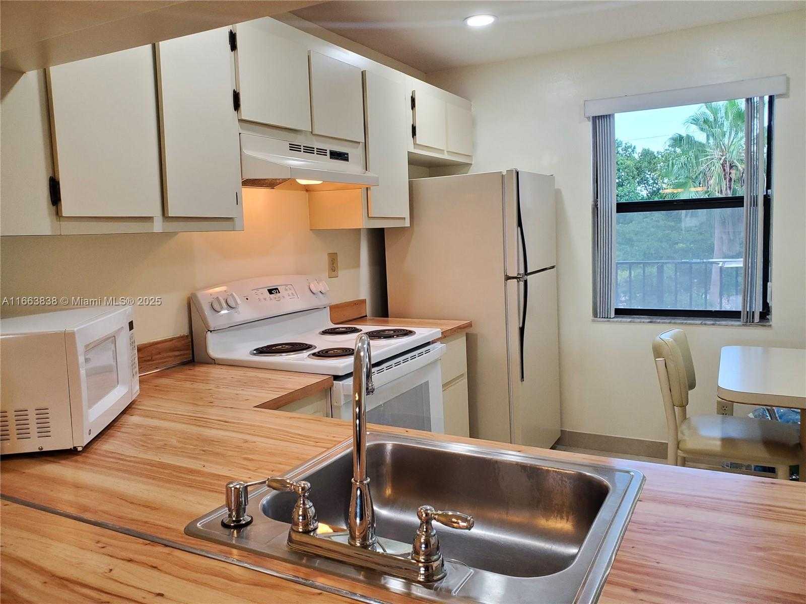 Small Image of 2941 NORTH NOB HILL RD #301, Sunrise Number 8