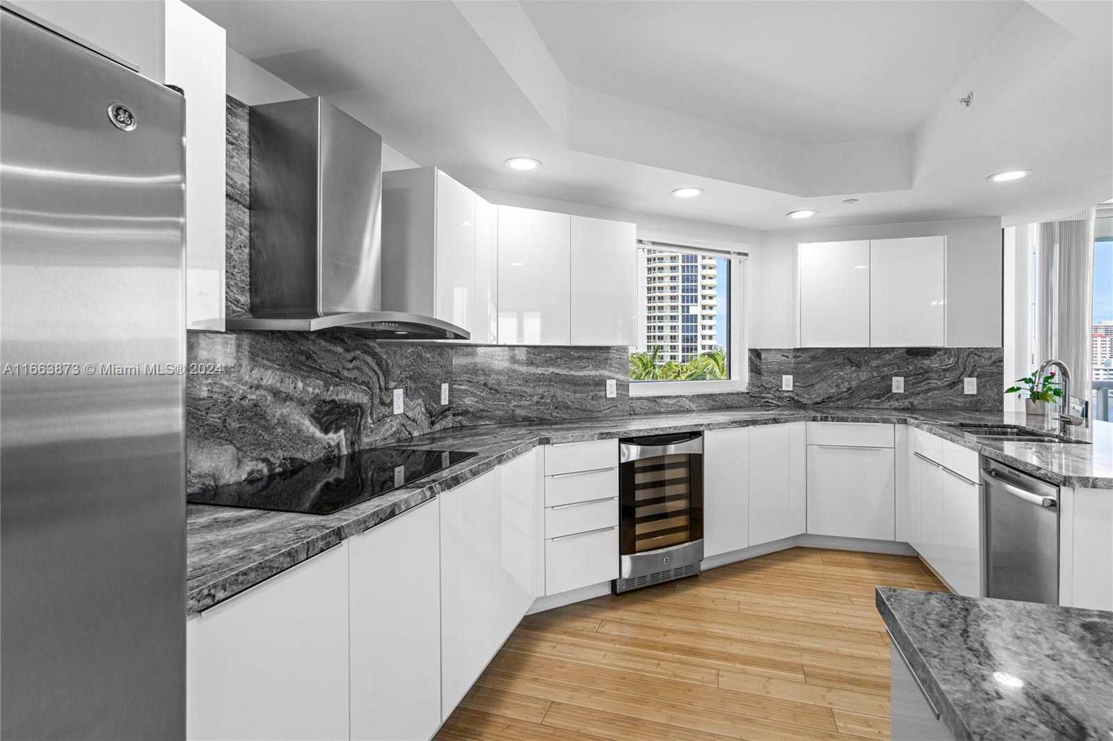 Small Image of 21050 POINT PL #904, Aventura Number 16