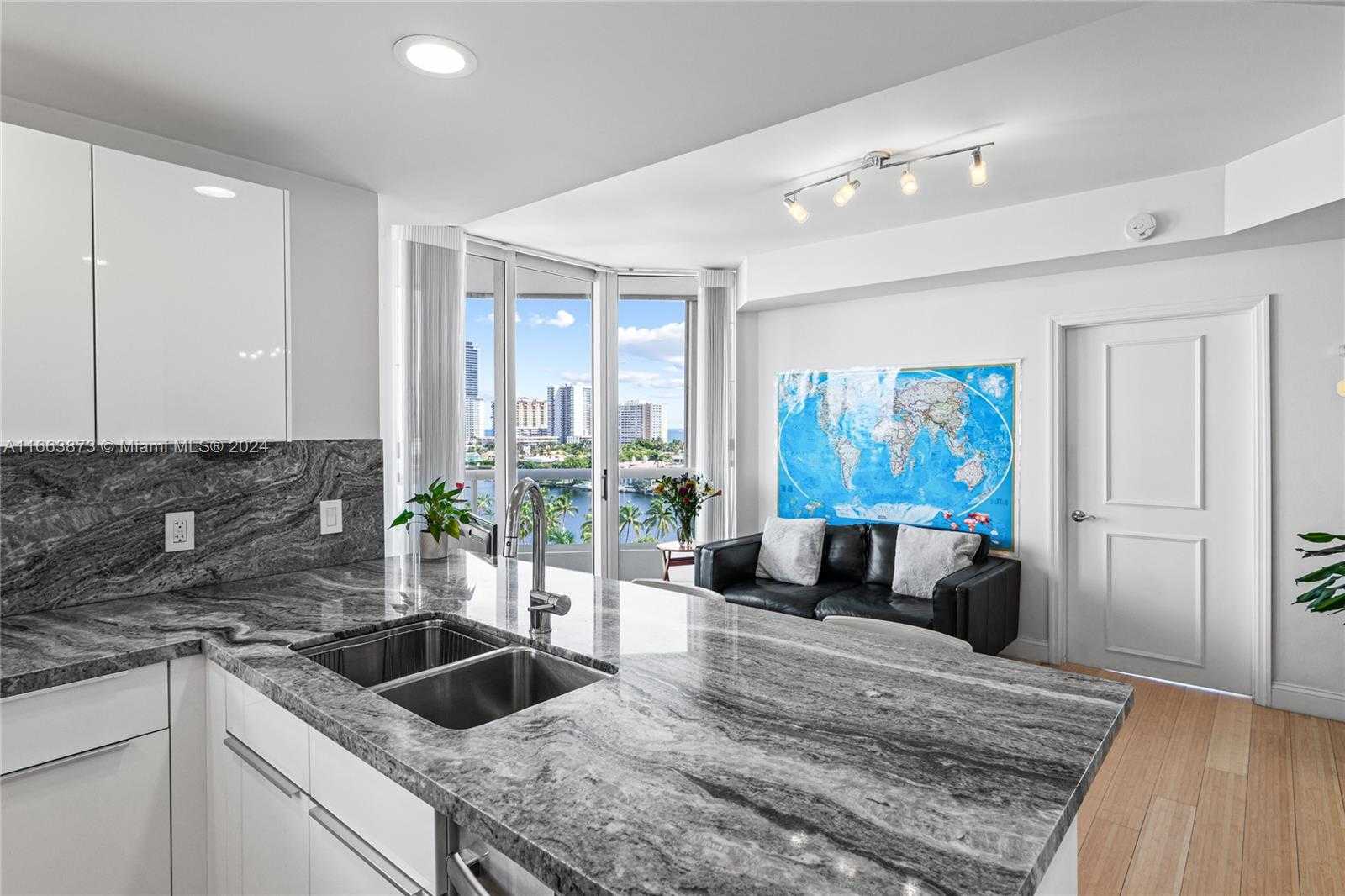 Small Image of 21050 POINT PL #904, Aventura Number 18