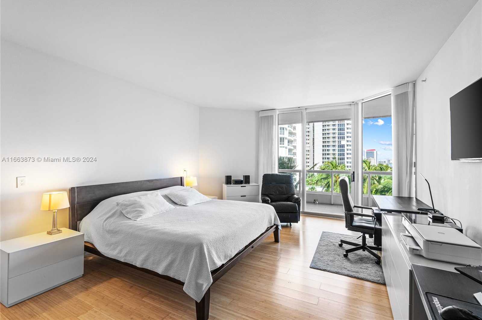Small Image of 21050 POINT PL #904, Aventura Number 23