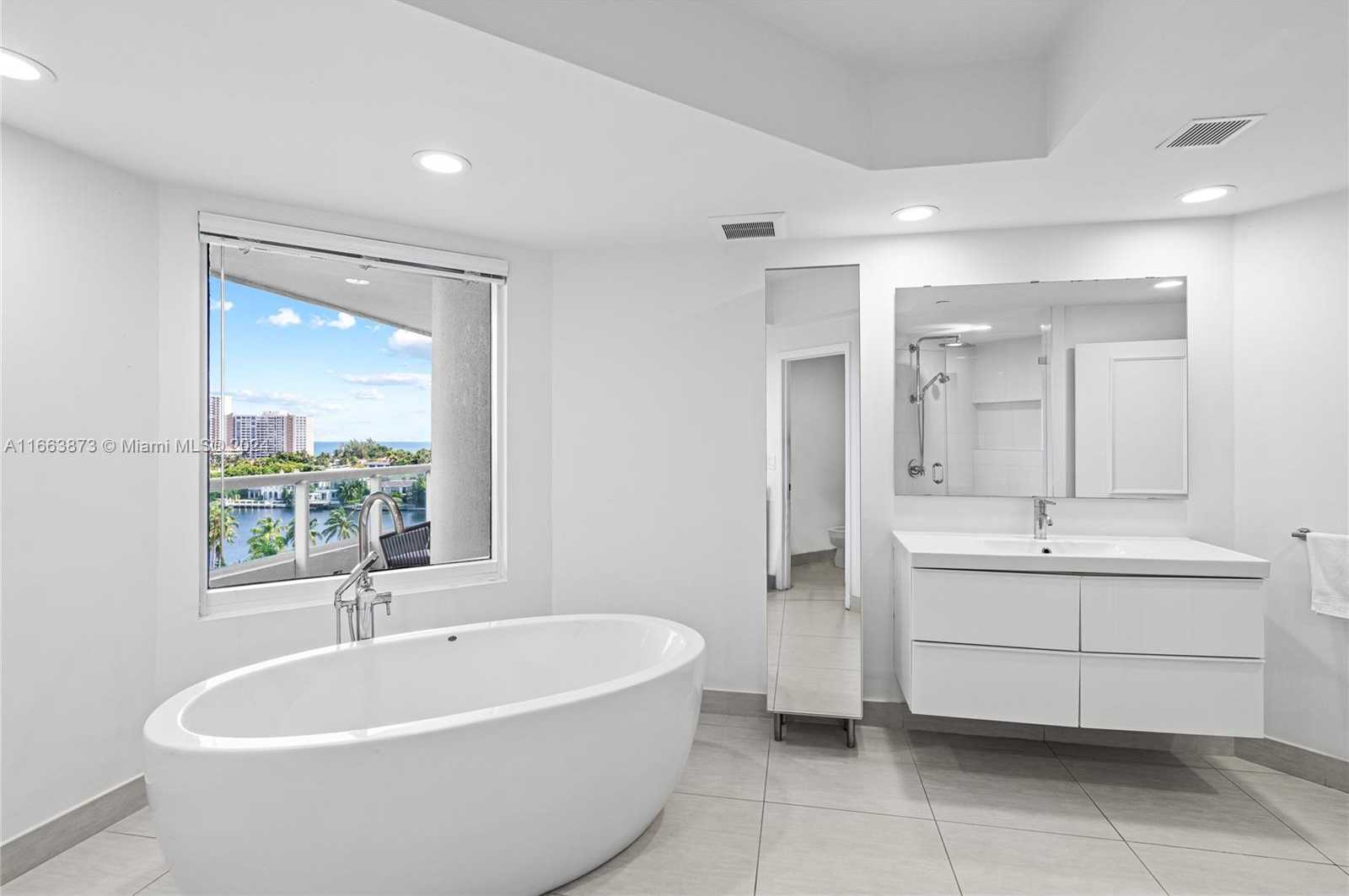 Small Image of 21050 POINT PL #904, Aventura Number 26