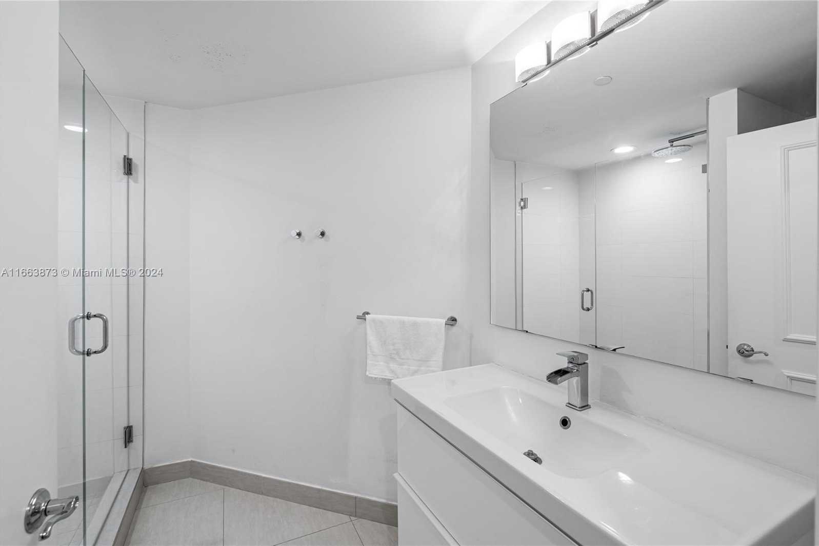 Small Image of 21050 POINT PL #904, Aventura Number 30